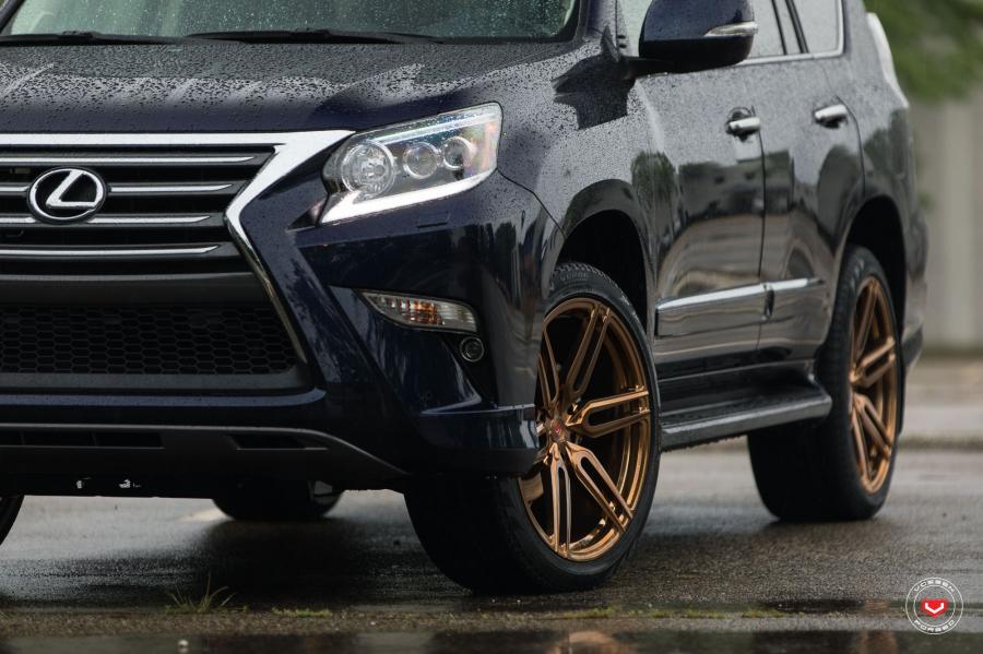 Детали экстерьера Lexus GX460 on Vossen Wheels (HC-1.6) 2017 года  (фото 25 из 34)
